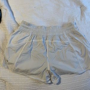 Lululemon mod rise tracker short 4’